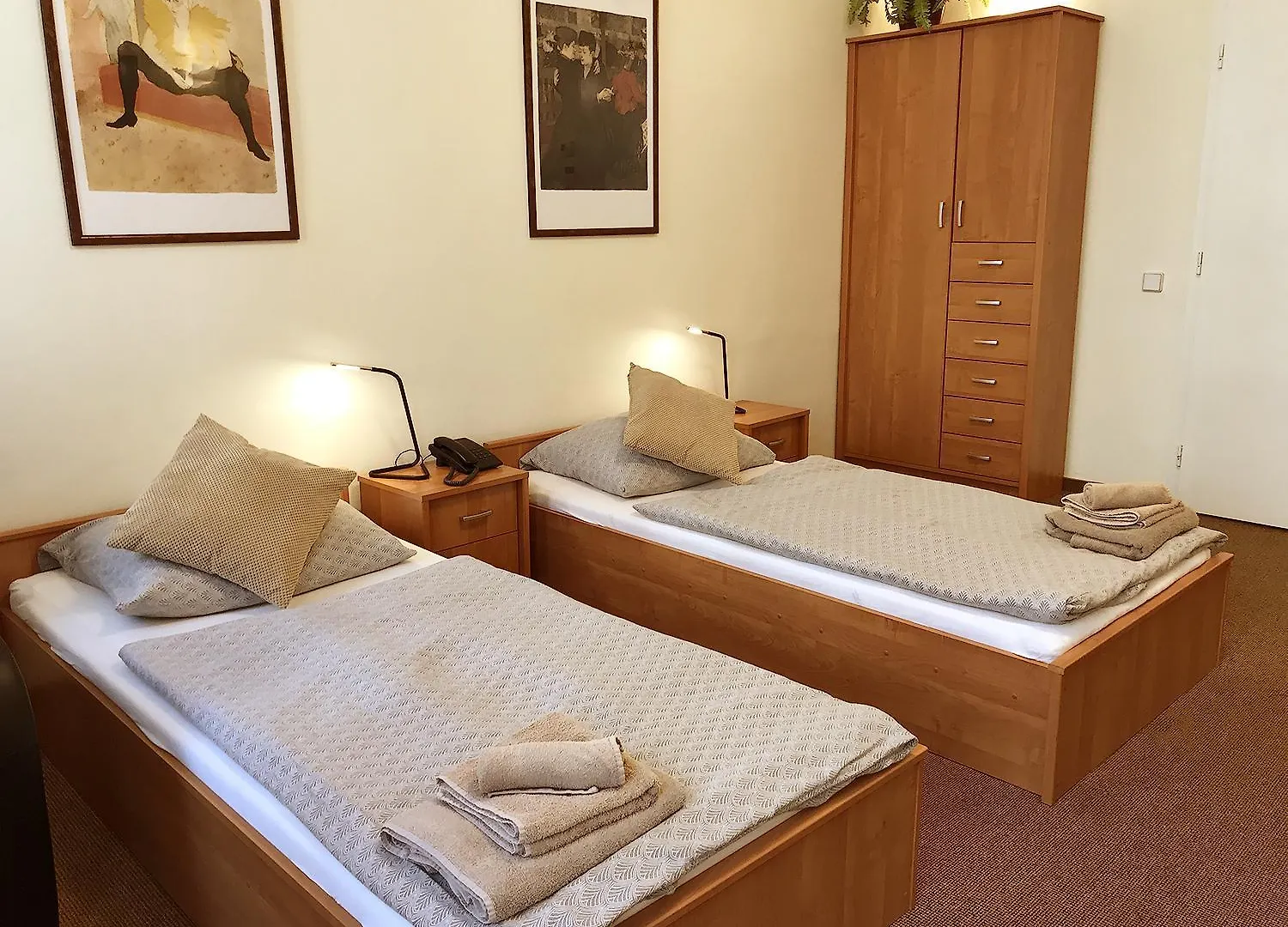 Light Rooms Prága Apartmanhotel